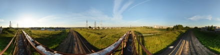 Трубопровод через ж/д пути. Витебск. Фотография.