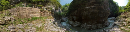 Скалы Гуамского ущелья. Гуамское ущелье. Фотография.