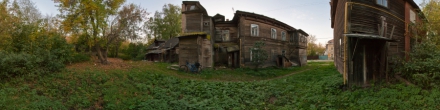 Пугающие жилые дома. Двор. Нижний Новгород. Фотография.