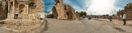 Древнегреческий город Сиде. Великие ворота. Фотография.