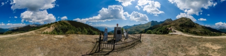 Перевал Чха  - памятник воинам освободителям Кавказа. Рицинский заповедник. Фотография.