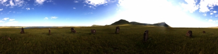 Менгиры возле Тюпского перевала. Фотография.