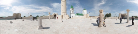 Мечеть и церковь. Болгар. Фотография.