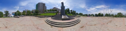 Памятник адмиралу Макарову. Владивосток. Фотография.