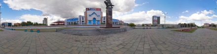 Памятник А. И. Покрышкину. Новосибирск. Фотография.