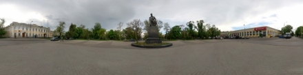 Памятник А.П.Чехову,вид на Торговые ряды. Фотография.